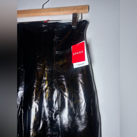 SPANX Faux Leather Patent Leggings - Picture 4 of 9